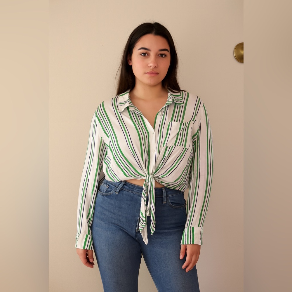 Forever 21 Striped Tie-Front Top Long Sleeve Button Down Shirt Medium 100% Rayon